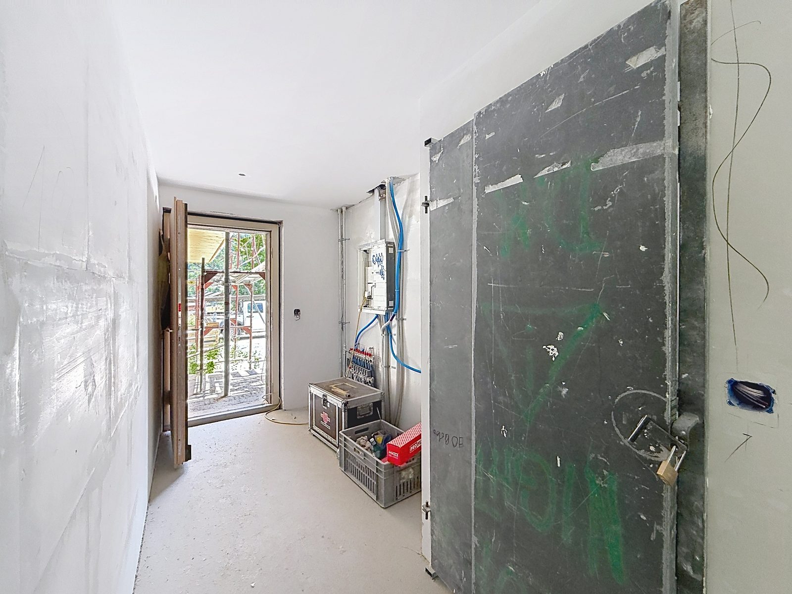 Pièce de l'appartement en construction